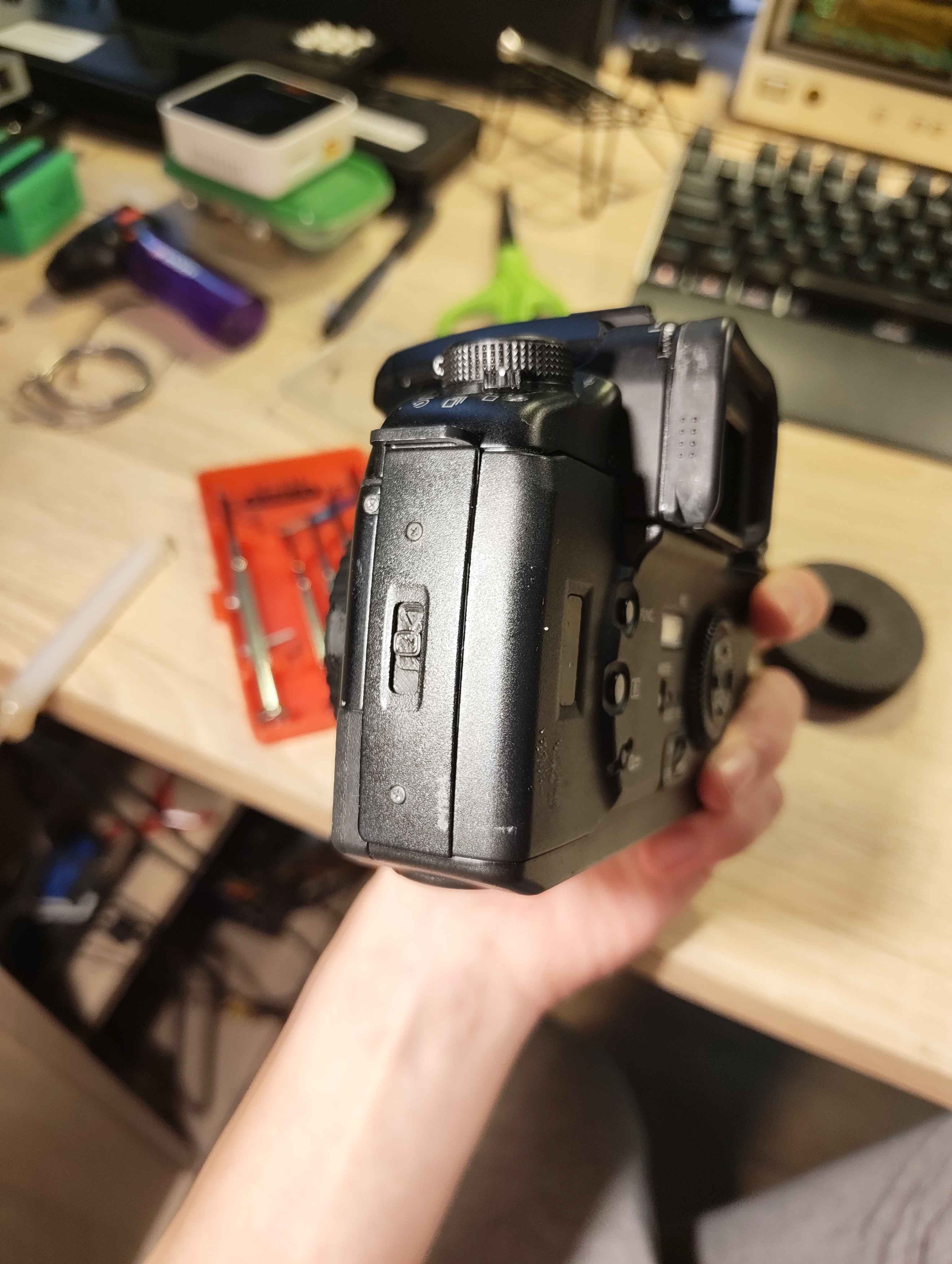 an image of an assembled camera.